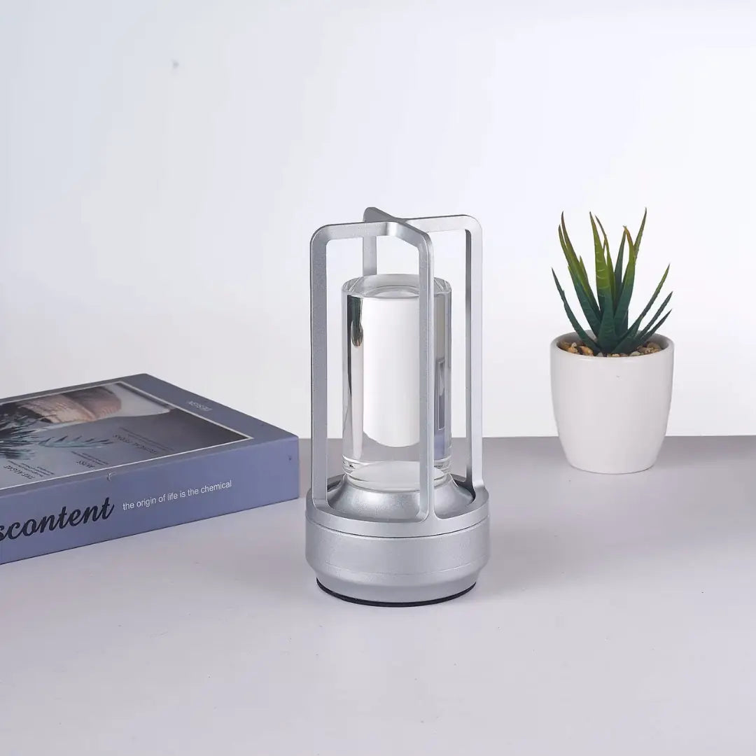 Vegas Silver LED Masa Lambası – Dokunmatik, USB Şarjlı, 3 Kademeli Işık, Modern Tasarım